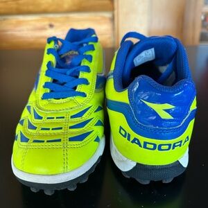 MENS size 5 Diadora indoor turf soccer shoes